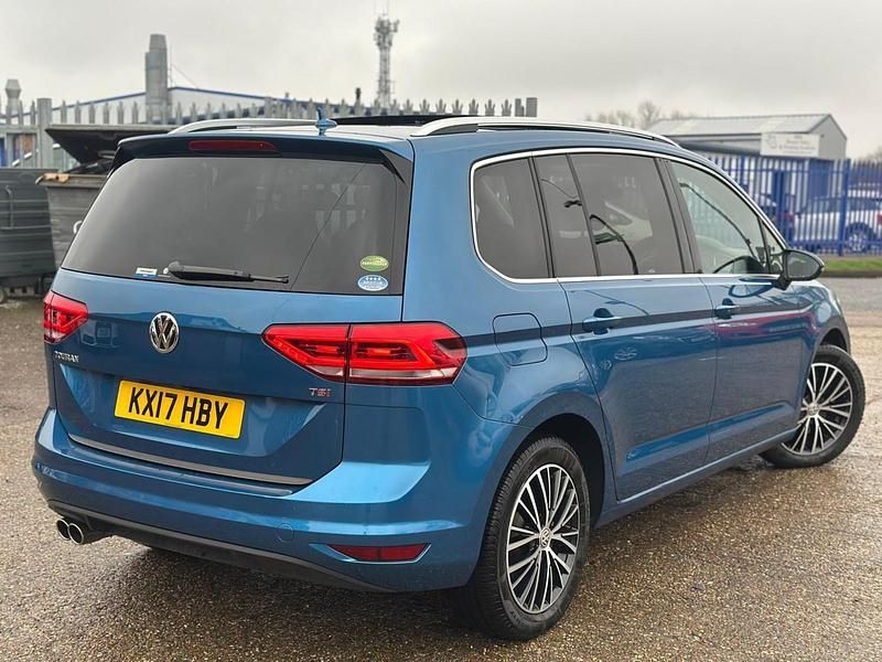 Used VW Touran SEL 150 HP (110 kW) 2017 Blue MPV