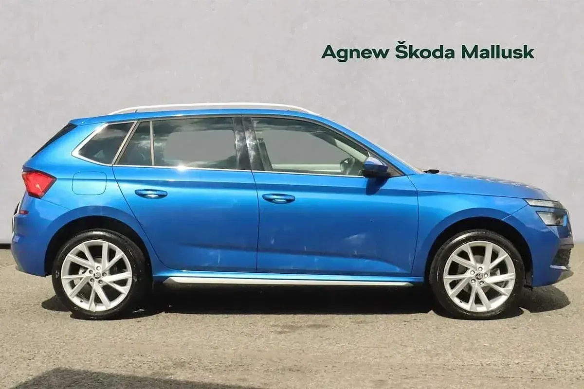 Used Skoda Kamiq SE L Executive 81 HP (59 kW) 2023 Race blue metallic SUV