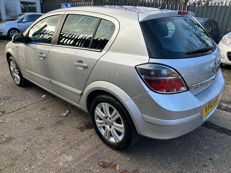 Used Vauxhall Astra Design Edition 2010 Silver Hatchback