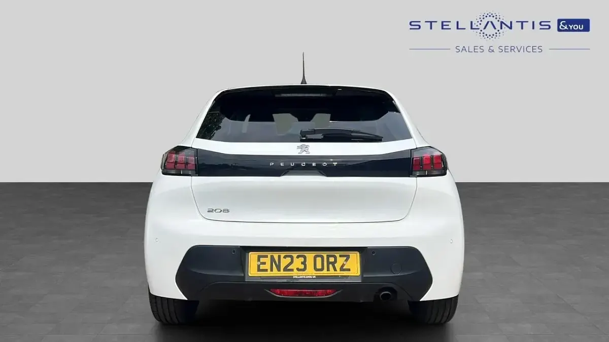 Used Peugeot 208 Active+ 99 HP (72 kW) 2023 White Hatchback