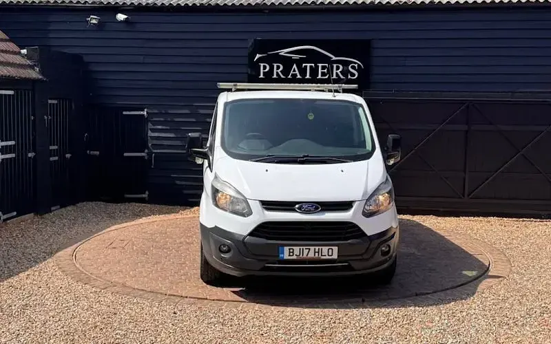 Used Ford Transit Custom 105 HP (77 kW) 2017 White Van