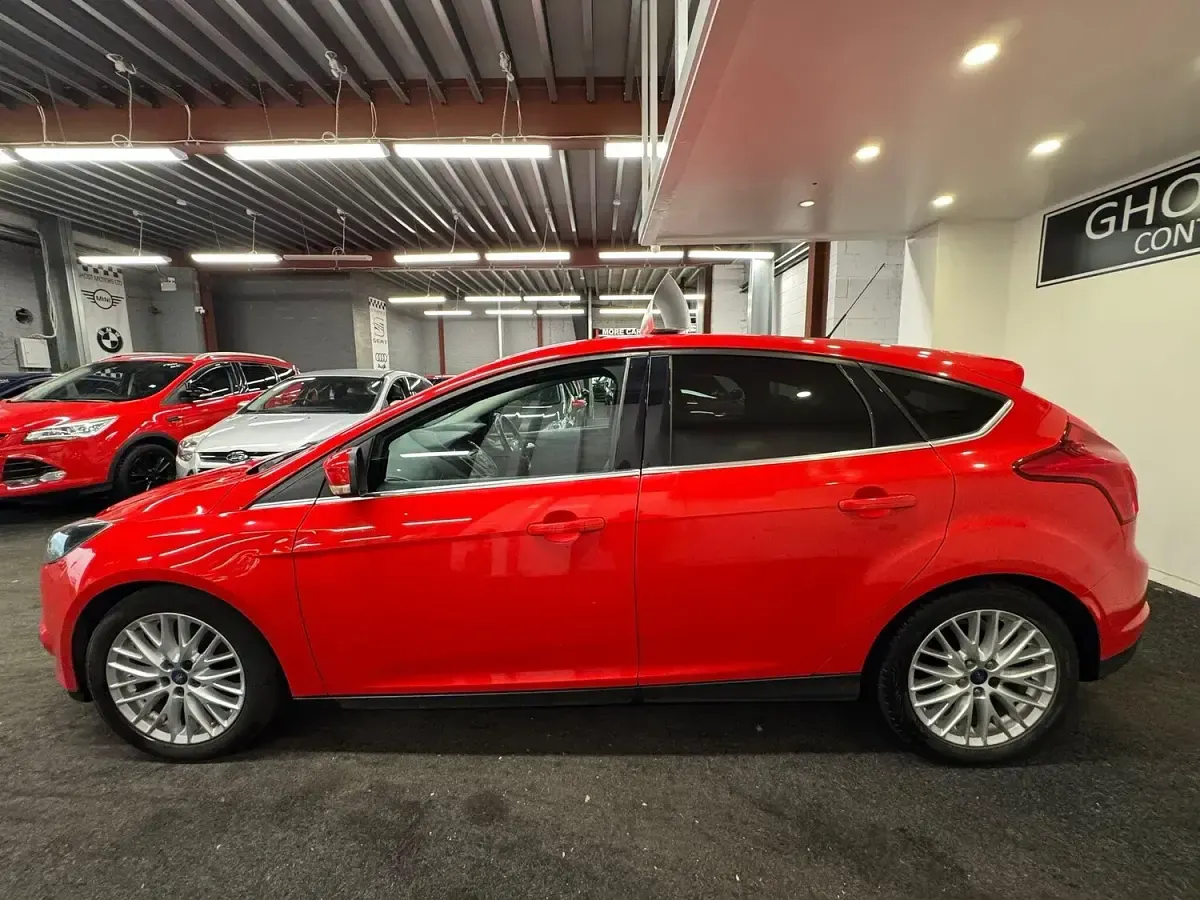Used Ford Focus Zetec 125 HP (91 kW) 2013 Red Hatchback
