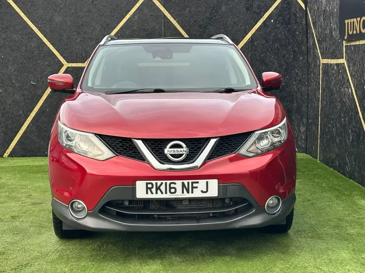 Used Nissan Qashqai Tekna 115 HP (84 kW) 2016 Red SUV