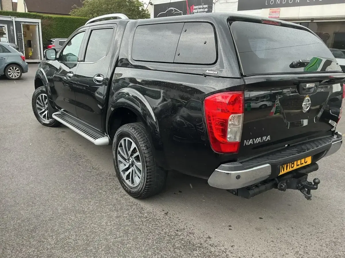 Begagnad Nissan Navara Tekna 190 HK (139 kW) 2018 Svart Pickup