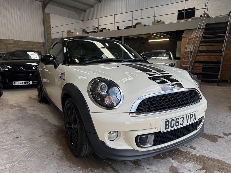 White Used 2013 Mini Cooper S Coupé Coupe | £5,490 (Fair price) - Image 1/4