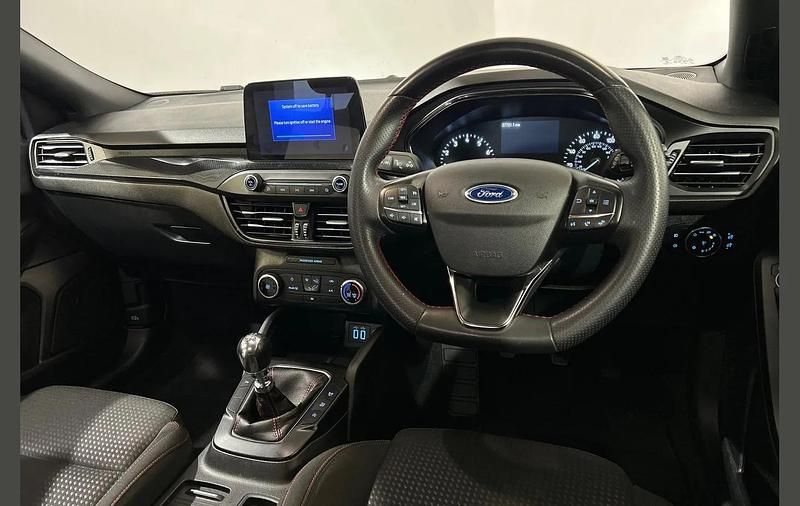 Used Ford Focus ST-Line 123 HP (90 kW) 2022 White Hatchback