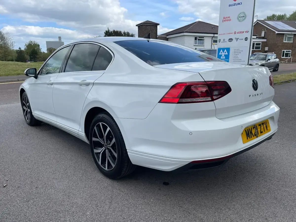 Begagnad VW Passat SEL 150 HK (110 kW) 2021 Vit Sedan