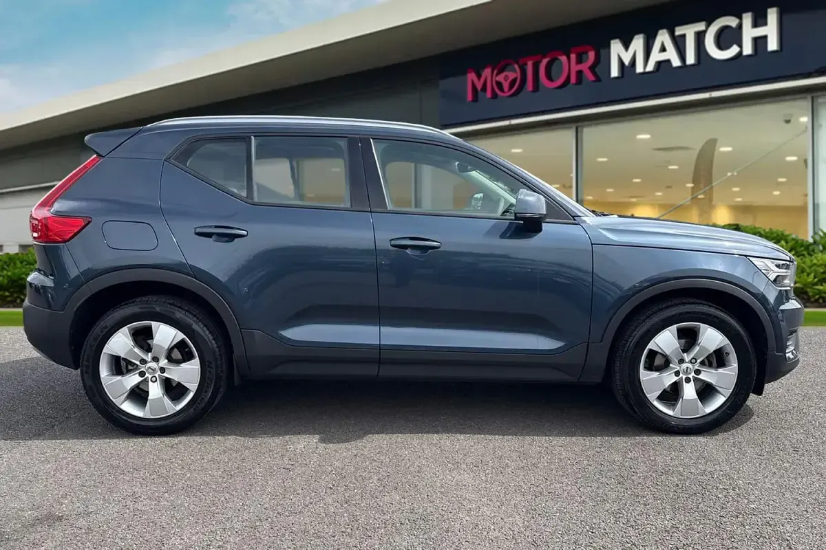 Used Volvo XC40 Momentum 2021 Blue SUV
