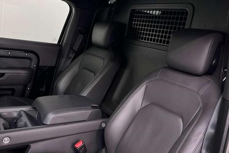 Used Land Rover Defender HSE Dynamic 345 HP (253 kW) 2025 Black SUV