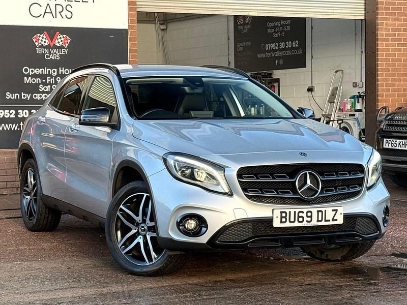 Used Mercedes GLA180 Urban 122 HP (89 kW) 2019 Silver SUV