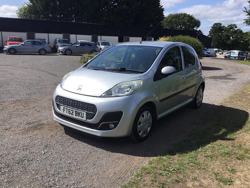 Used Peugeot 107 Active 68 HP (50 kW) 2012 Silver Hatchback