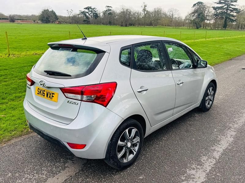 Used Hyundai ix20 SE 90 HP (66 kW) 2016 Silver Hatchback
