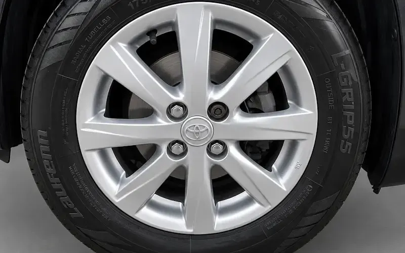 Used Toyota Yaris 101 HP (74 kW) 2013 Black Hatchback