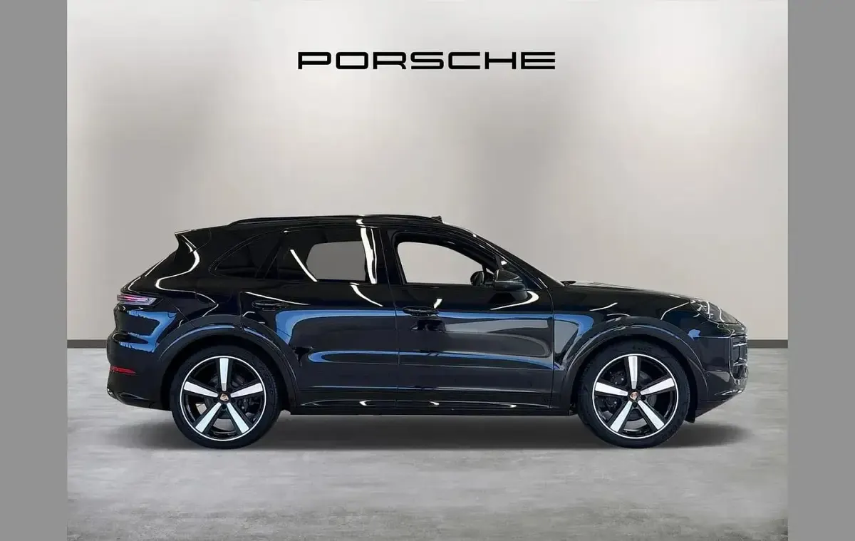 Used Porsche Cayenne 349 HP (256 kW) 2025 Black SUV