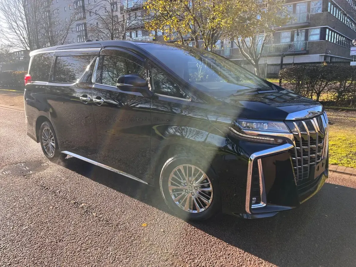 Used Toyota Alphard Executive 190 HP (139 kW) 2025 Black MPV
