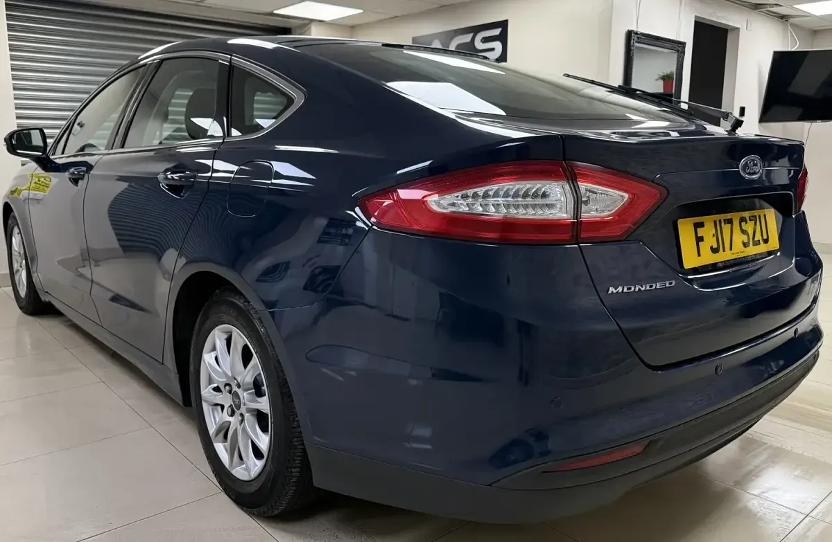 Used Ford Mondeo Zetec 120 HP (88 kW) 2017 Blue Hatchback