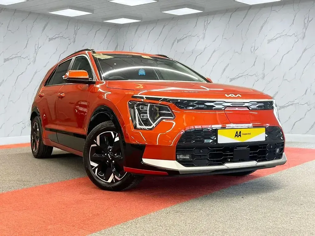 Used Kia Niro 147 kW (201 HP) 2023 Orange SUV