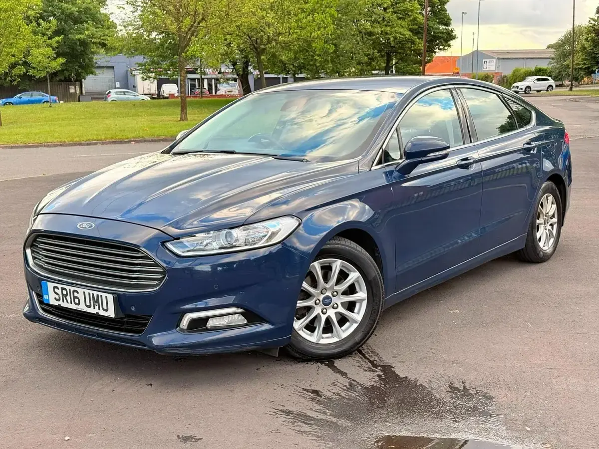 Used Ford Mondeo Titanium 120 HP (88 kW) 2016 Blue Hatchback