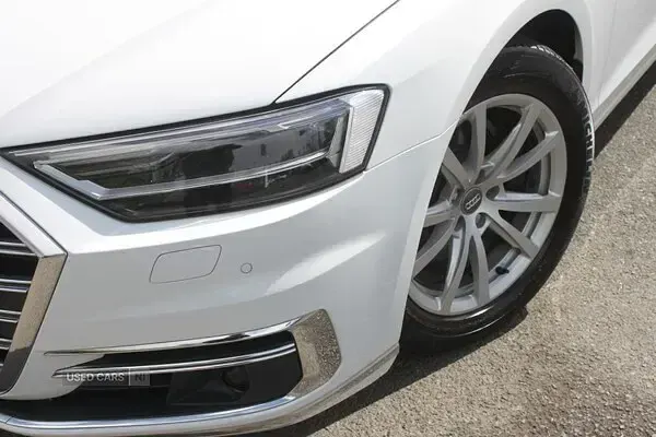 Used Audi A8 Advanced 286 HP (210 kW) 2018 White Sedan