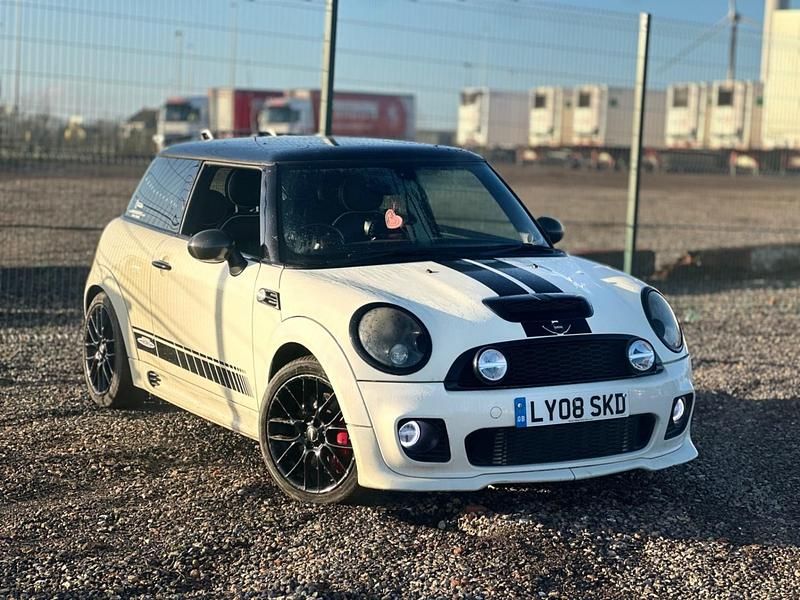 Used Mini John Cooper Works Hatch 300 HP (220 kW) 2008 White Hatchback