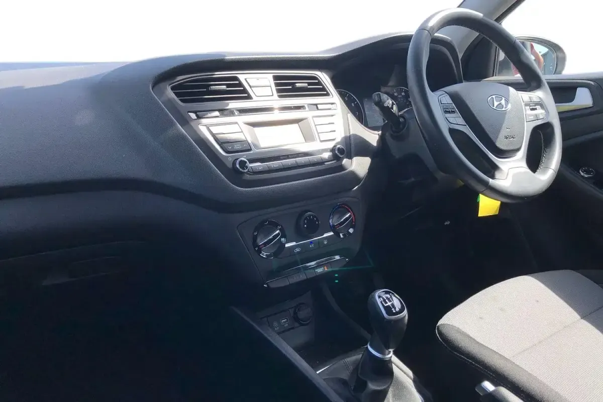 Used Hyundai i20 SE 101 HP (74 kW) 2017 Silver Hatchback