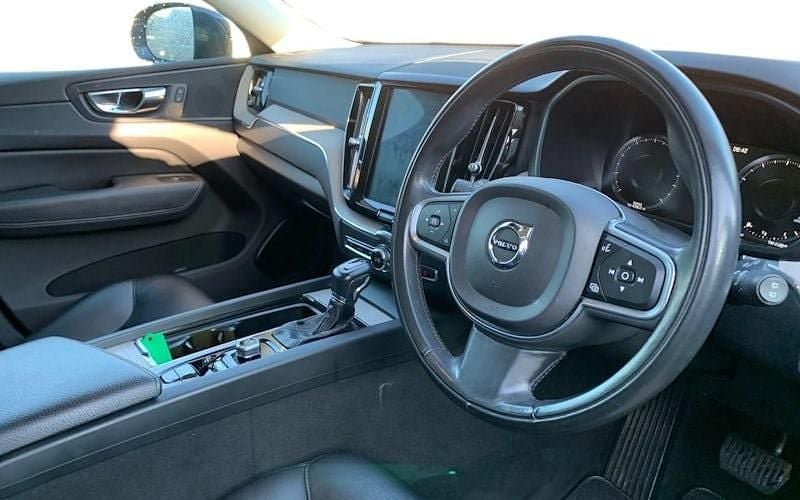 Used Volvo XC60 Momentum 250 HP (183 kW) 2018 Blue SUV