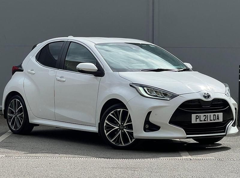 White Used 2021 Toyota Yaris Hybrid Hatchback | £12,974 (Fair price) - Image 1/4