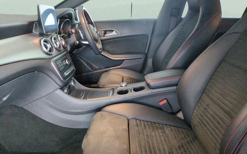 Used Mercedes CLA200 Shooting Brake AMG line 156 HP (114 kW) 2019 Black Estate