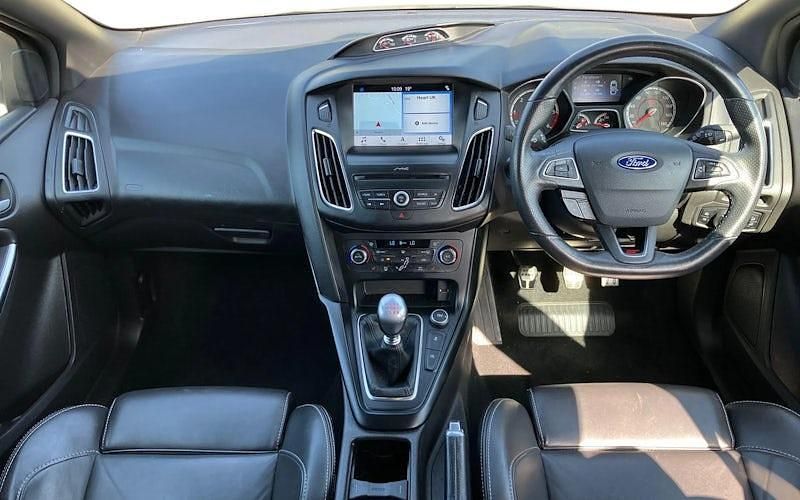 Used Ford Focus Style 185 HP (136 kW) 2017 Silver Hatchback