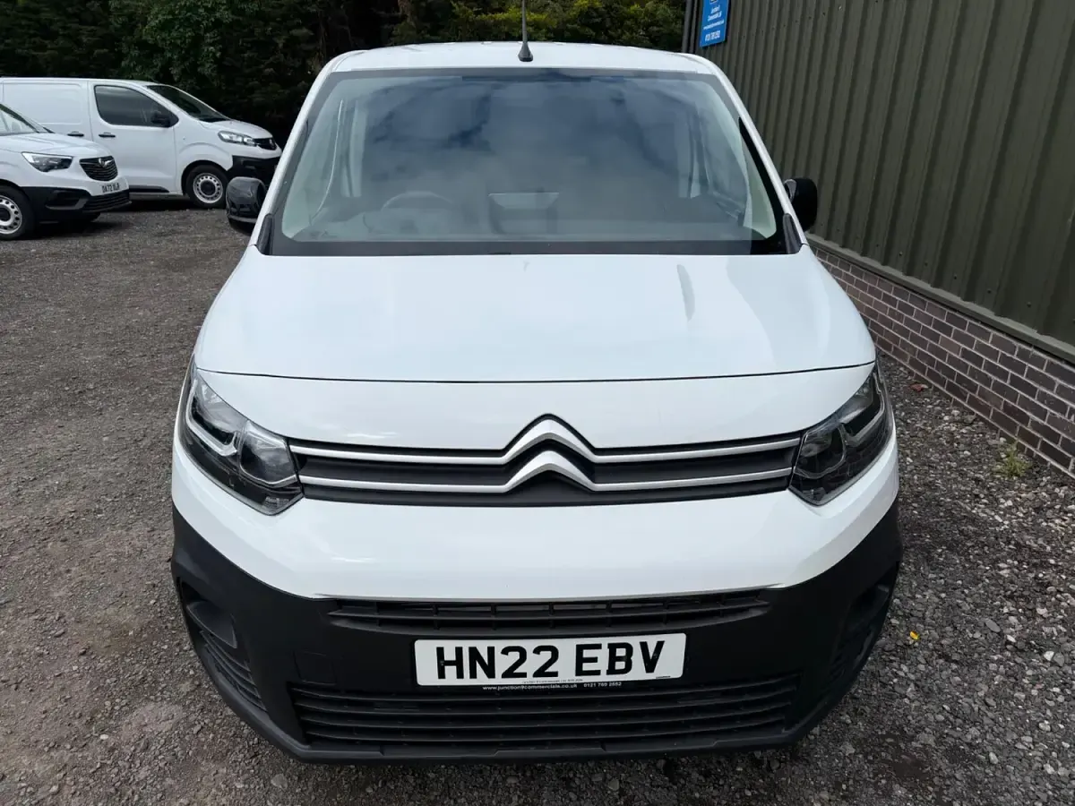 Used Citroën Berlingo 100 HP (73 kW) 2022 White MPV