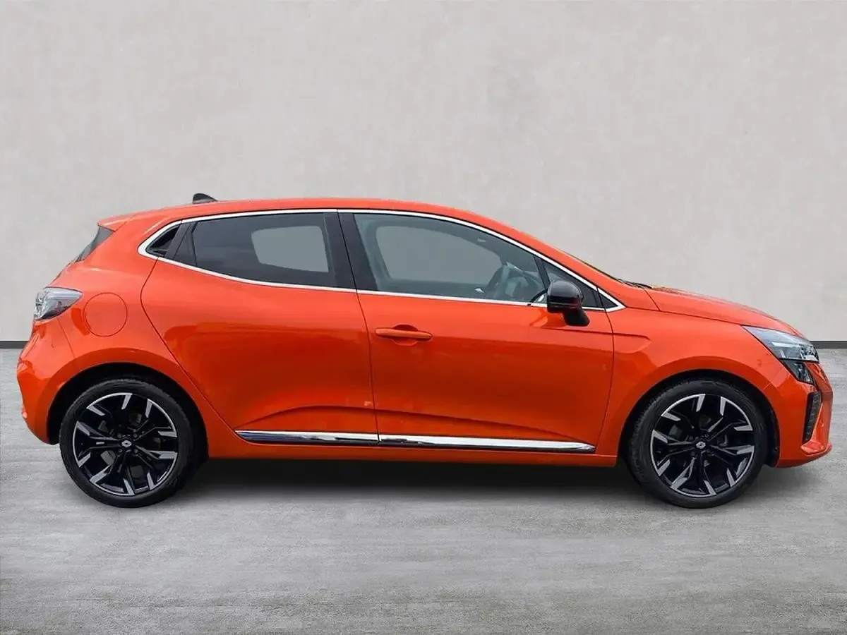 Used Renault Clio Techno 90 HP (66 kW) 2025 Orange Hatchback