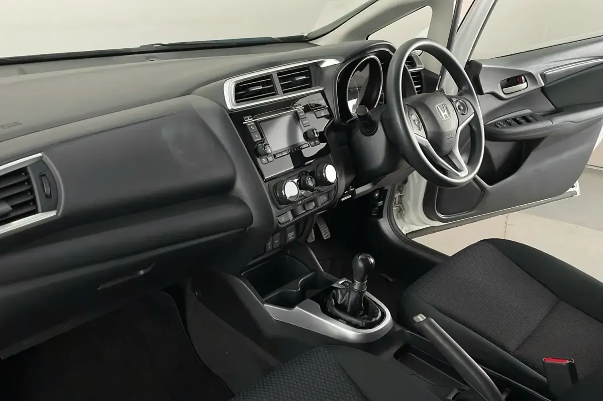 Second-hand Honda Jazz S 102 CP (75 kW) 2019 Alb Hatchback