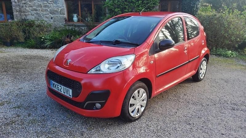 Used Peugeot 107 Active 68 HP (50 kW) 2012 Red Hatchback
