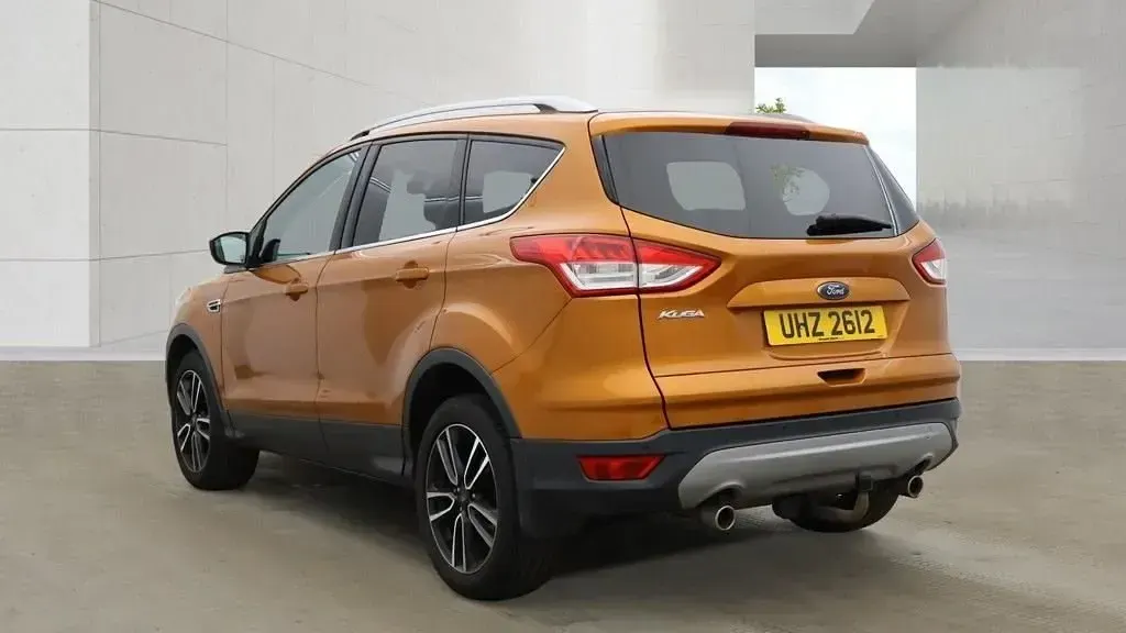 Käytetty Ford Kuga Titanium X 180 HP (132 kW) 2016 Oranssi Katumaasturi