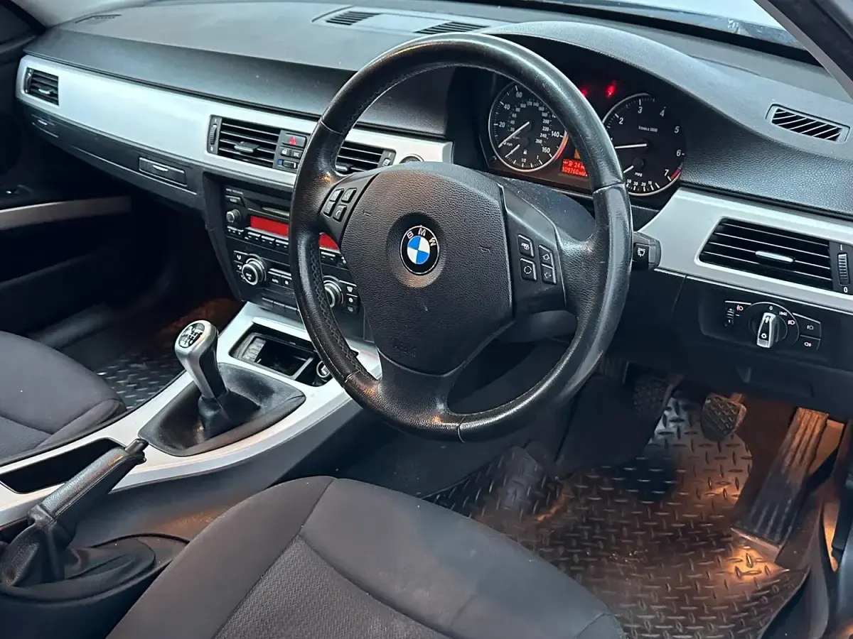 Used BMW 318 Impressive 143 HP (105 kW) 2009 Blue Sedan