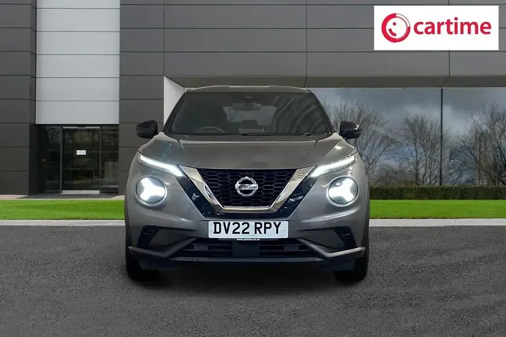 Usado Nissan Juke N-Connecta 114 HP (83 kW) 2022 Cinzento SUV
