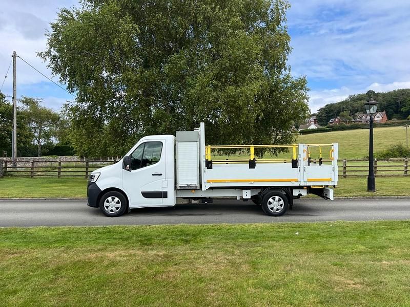 White Used 2020 Renault Master Business Van | £12,750 (Fair price) - Image 1/4
