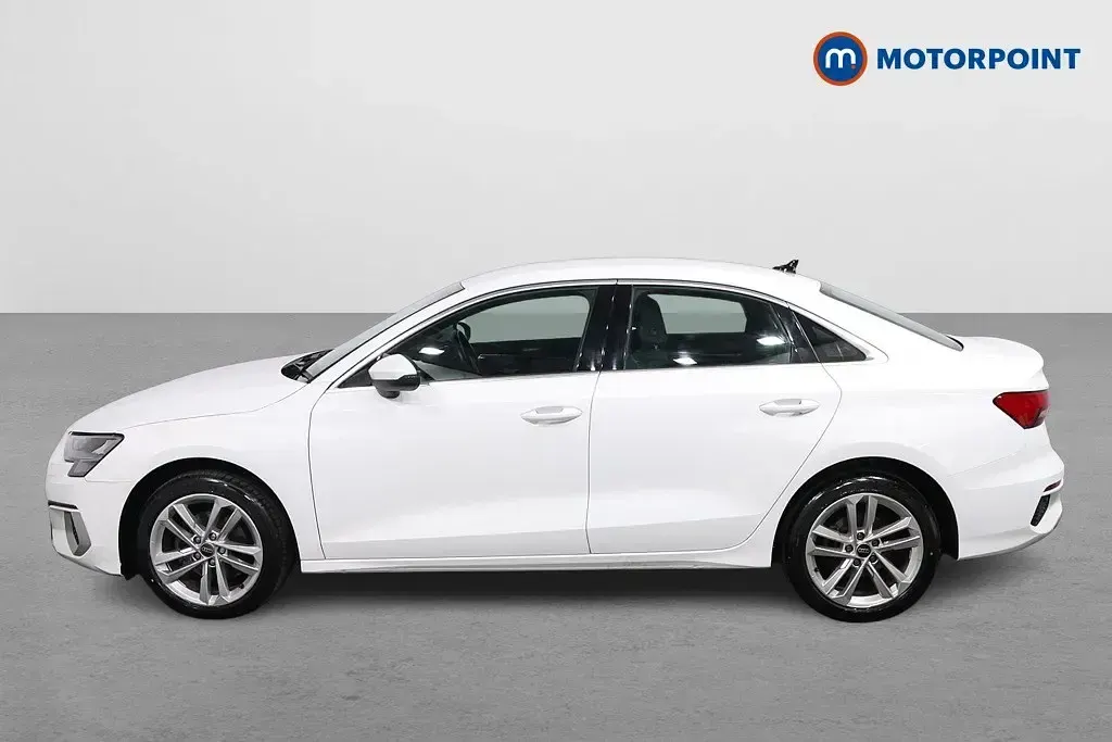 Usado Audi A3 Sport 150 HP (110 kW) 2023 Branco Sedan