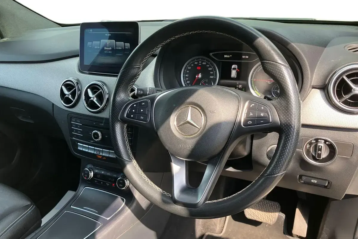 Usado Mercedes B250e Electric Art 131 kW (179 CV) 2017 Blanco Monovolumen