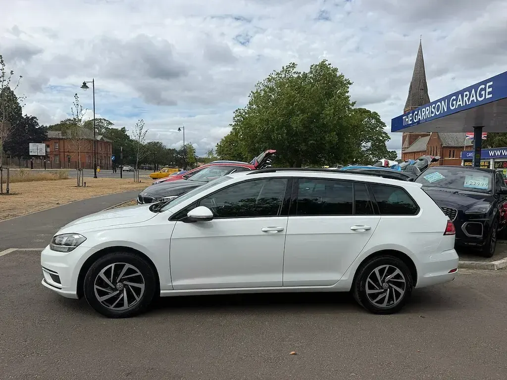 Used VW Golf VII Match 115 HP (84 kW) 2019 White Estate