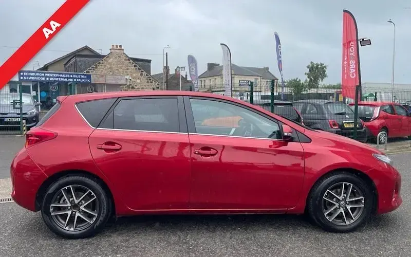 Used Toyota Auris Multidrive S 132 HP (97 kW) 2014 Hatchback