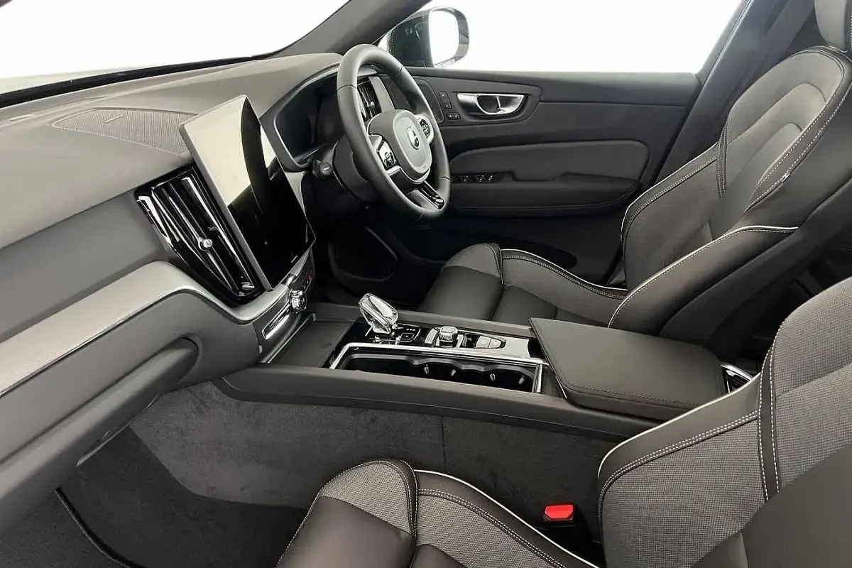 Used Volvo XC60 Plus 250 HP (183 kW) 2025 Denim blue SUV