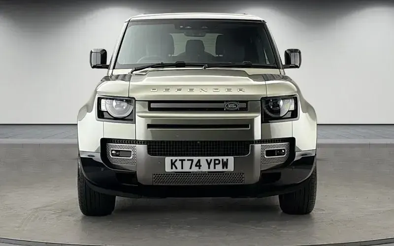Gebraucht Land Rover Defender HSE Dynamic 350 PS (257 kW) 2024 Grün SUV