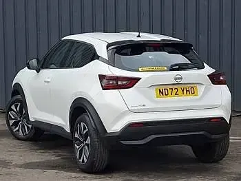 Używany Nissan Juke Acenta 114 KM (83 kW) 2023 Biały SUV