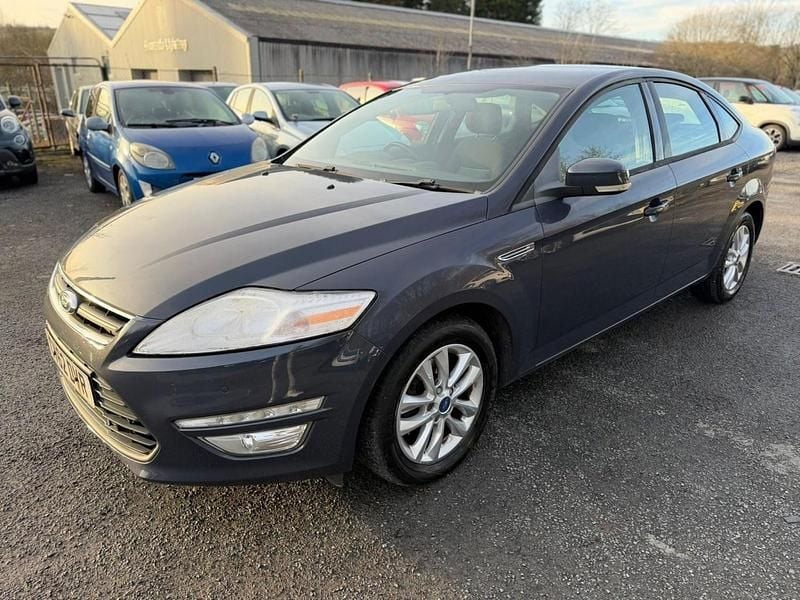 Usado Ford Mondeo Zetec 140 HP (102 kW) 2012 Cinzento Citadino