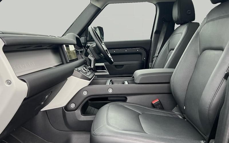 Used Land Rover Defender 249 HP (183 kW) 2023 SUV