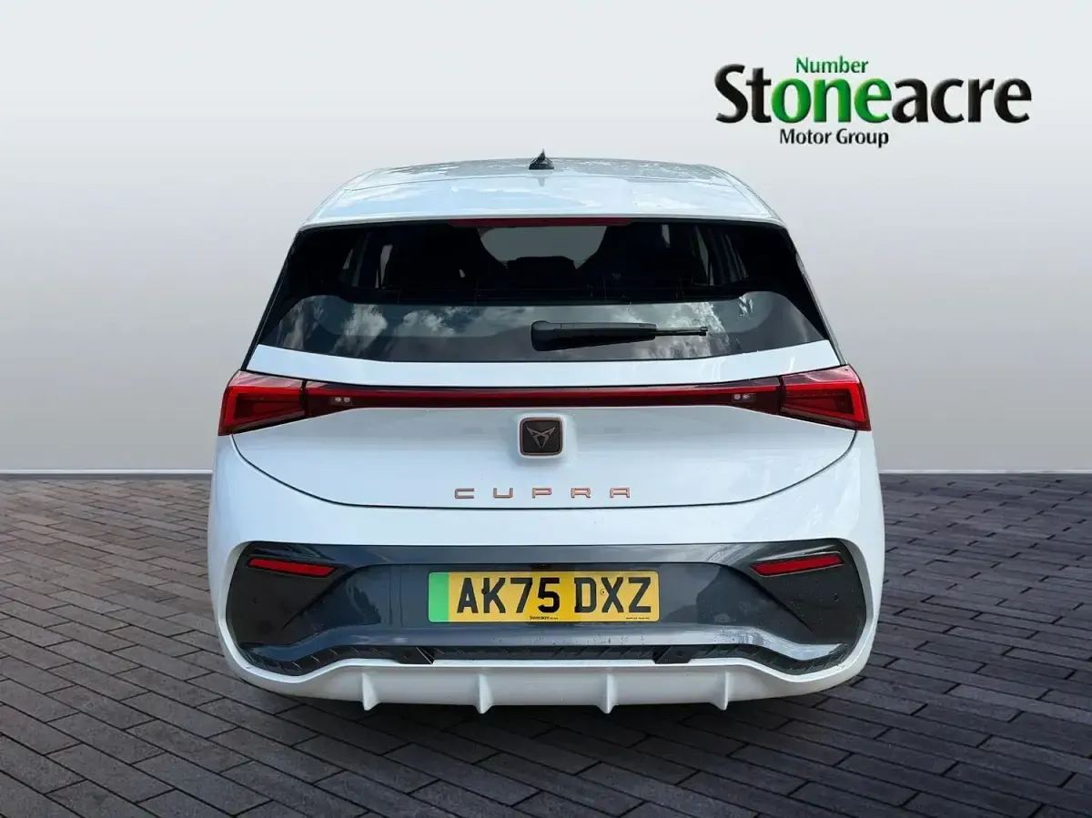 Used Cupra Born e-Boost 169 kW (231 HP) 2025 White Hatchback