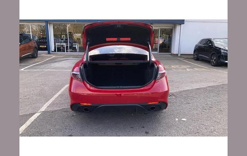 Used Alfa Romeo Giulia Veloce 276 HP (202 kW) 2024 Red Sedan