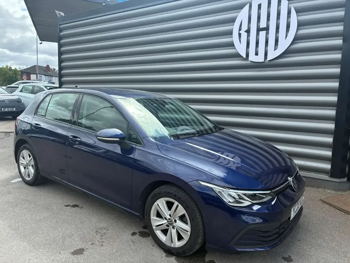 Used VW Golf VII Life 150 HP (110 kW) 2020 Blue Hatchback