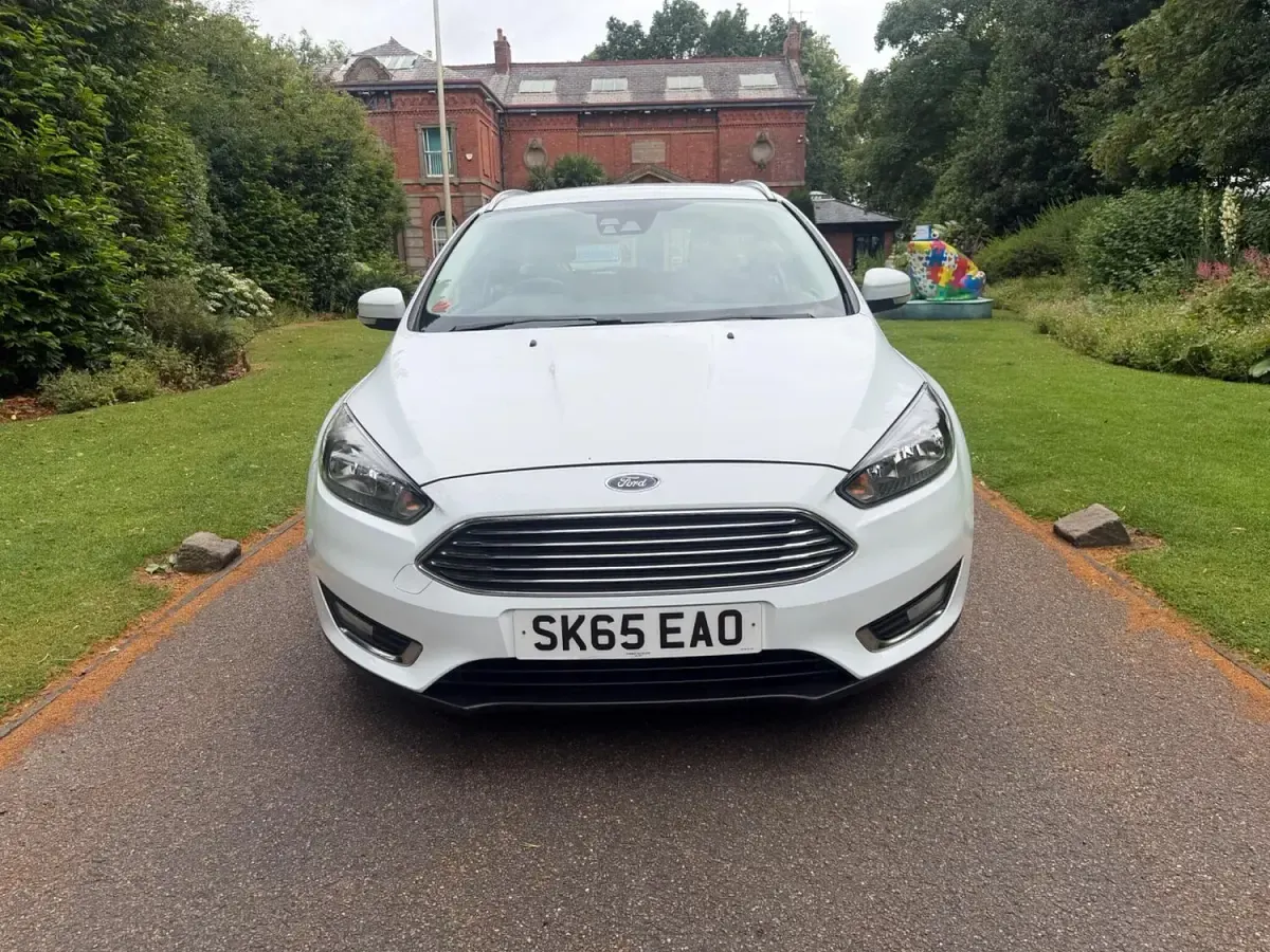Used Ford Focus Titanium 2015 White Estate